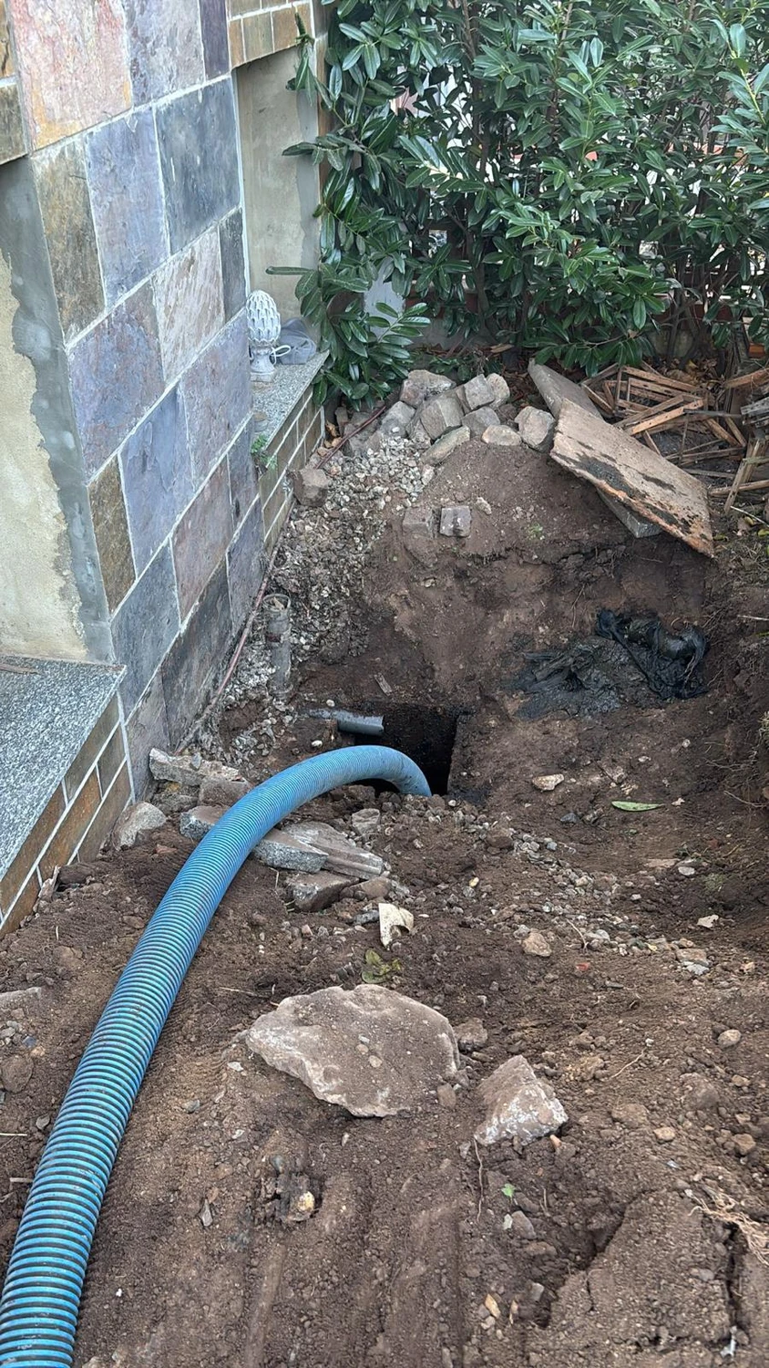 AKTIV Rohrreinigung - Schacht absaugen